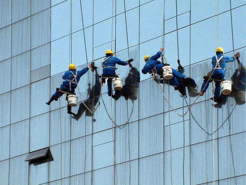 家庭、工别墅,复式楼、写字楼、办公楼、商厦、宾馆、酒店及大中小型建筑物的全面开荒保洁、地毯清洗、地板